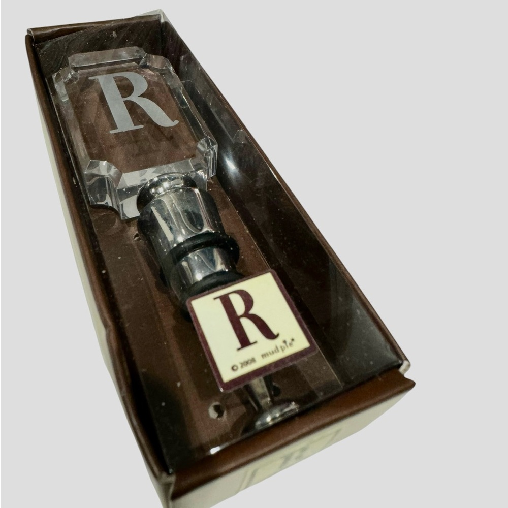 MUDPIE Cosmopolitan Home Letter 
"R” Engraved Crystal Bottle Topper. 
NIB
